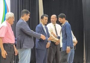 اخبار المناطق: صندوق النظافة والتحسين في ساحل حضرموت يوزع تكريمات على رئيس اتحاد الملتقيات الفئة الناشئةية