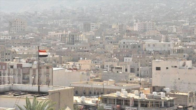 الأجهزة الأمنية بالمهرة تضبط مروّج مواد مخدرة في منفذ شحن