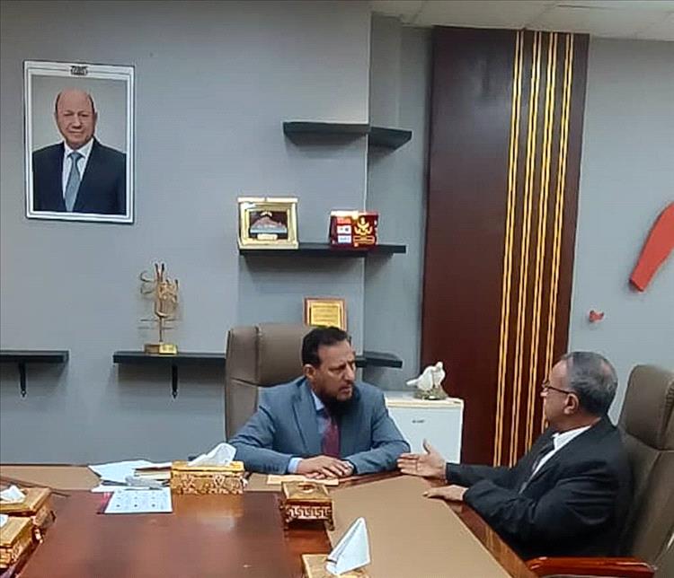 محافظ عدن يبحث مع رئيس جامعة عدن تعزيز الشراكة لتأهيل الكوادر المحلية ودعم مسار التنمية