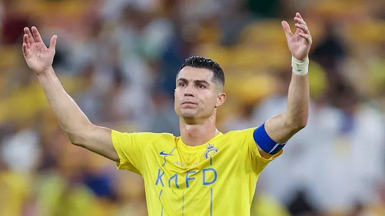 المدير التنفيذي لنادي الهلال السعودي يتحدث عن مشكلة كريستيانو رونالدو
