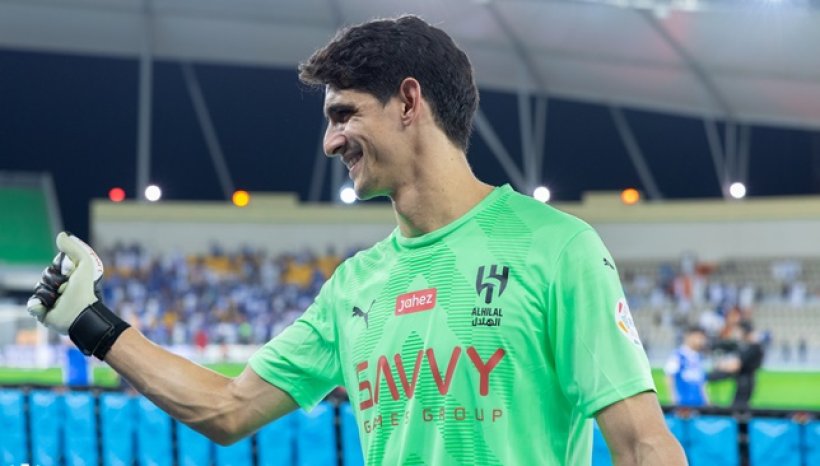 الهلال يسابق الزمن لتجهيز بونو قبل مواجهة الاتفاق
