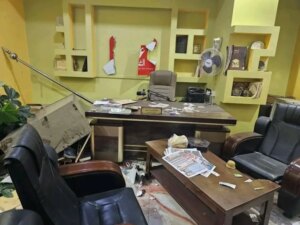 انتهاك ونهب صحيفة ‘عدن الغد’: اعتداء ينذر بتهديدات جديدة في عدن – شاشوف