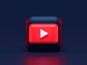تجربة يوتيوب الأخيرة تُدخل أداته الذكية للمحادثة إلى التلفزيونات