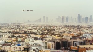 أحدث المستجدات حول اضطرابات الرحلات الجوية وإغلاق الأجواء في الشرق الأوسط—ما يحتاج المسافرون لمعرفته