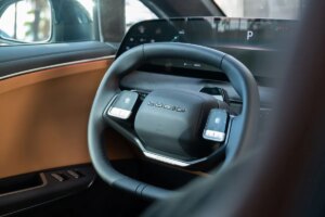 لوسيد موتورز توفر ميزة آبل كار بلاي وأندرويد أوتو لملاك SUV غرافتي
