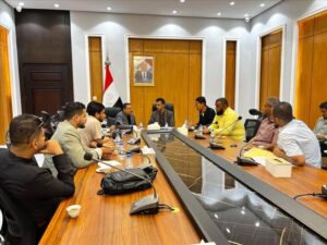 اخبار المناطق – الوكيل الجيلاني يترأس اجتماعًا رسميًا لبحث صيانة الطرق وترتيب أوضاع المياه.