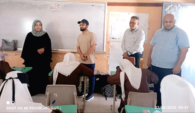 مدير صيرة يتفقد العملية التعليمية والاستعدادات الجارية للامتحانات في ثانوية باكثير