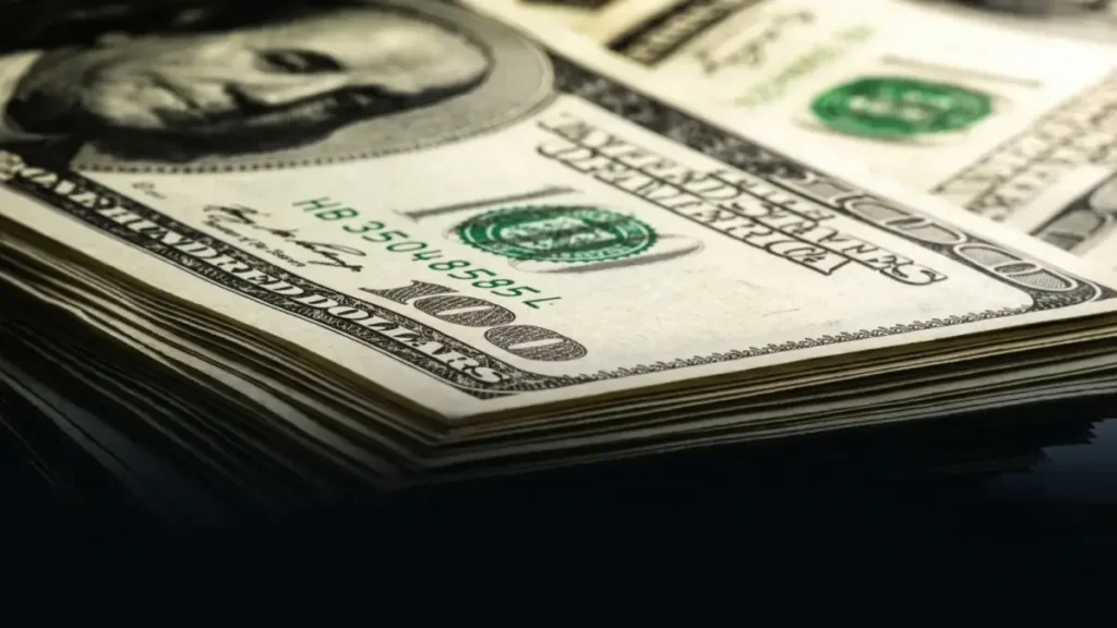 صادم: الفجوة النارية بين عدن وصنعاء تتجاوز 380 ريالاً للدولار! هل يستمر تعزيز الريال اليمني؟