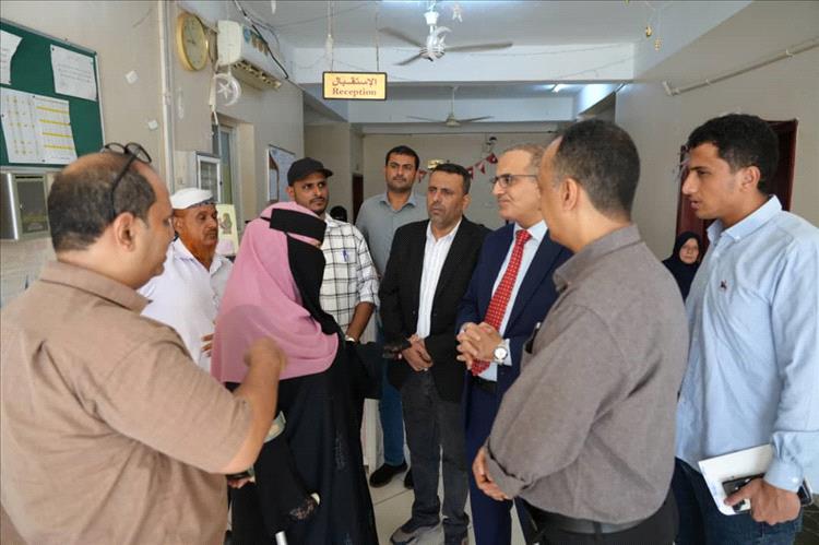 وزير الصحة يتفقد مرافق الرعاية الصحية الأولية بمديرية خور مكسر ويؤكد دعم تحسين الخدمات وتفعيل نظام الإحالة