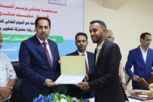 اخبار عدن – وزير الفئة الناشئة والرياضة يكرم مجموعة من الموظفين المتميزين في الوزارة والأكاديمية