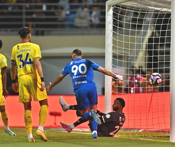الهلال يتغلب على الحزم بثلاثية نظيفة - عين الإخبارية