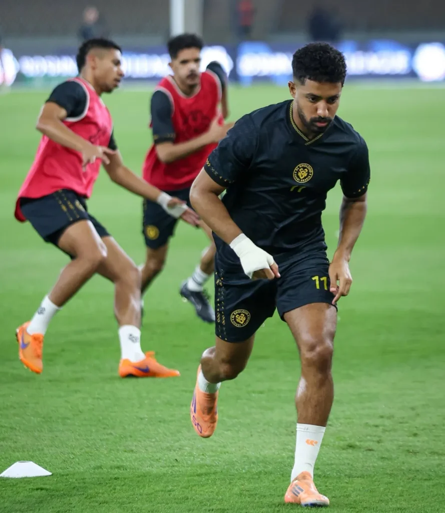 الهلال يلتقي الخلود في نهائي كأس الملك اليوم