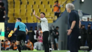 تاريخ مظلم.. مدرب الخلود يواجه خطرًا أمام الهلال في نهائي كأس الملك
