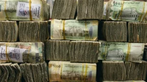 عاجل: الانفجار المتوقع… أسعار الصرف اليوم في صنعاء وعدن تكشف عن فجوة مدهشة بين المنطقتين!