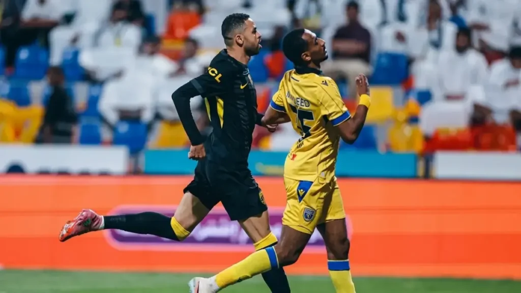 عاجل: جماهير الهلال تُعلن الحرب على إنزاغي وتضع 5 شروط قاسية للبقاء - مكتب الوليد يُراقب