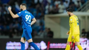 هدف كريم بنزيما يثير المنافسة على لقب الهداف في الدوري السعودي ضد الحزم