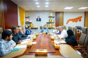 اخبار عدن – المحافظ شيخ يستعرض مجموعة من المشاريع في مجالات المياه والنظافة السنةة والتطوير والبنية التحتية.