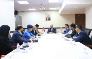 اخبار عدن – وزير النقل يرأس اجتماع مجلس إدارة الهيئة السنةة لتنظيم شؤون النقل البري لمناقشة الأمور.