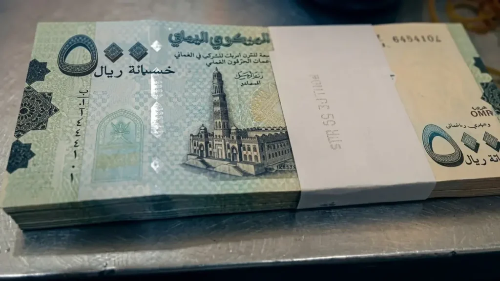 عاجل: أسعار صرف الريال اليمني مساء السبت تثير دهشة الأوساط الاقتصادية… الدولار الأمريكي يتخطى 1570 ريال للبيع!