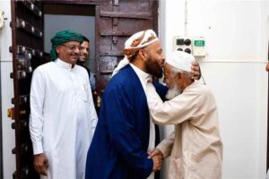 اخبار المناطق – الشيخ محمد بن شبيبة يشارك في مراسم العزاء لوفاة الشيخ العلامة علي بن سالم