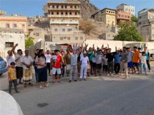 اخبار عدن – استمرار المعارضة لمحطة الغاز في التواهي.. احتجاجات لليوم الثالث للمدعاة بإلغاء المشروع