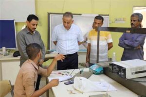 اخبار عدن – زيارة مدير مكتب المنظومة التعليمية الفني بعدن لمتابعة الامتحانات وأقسام المعهد الوطني للتقنية