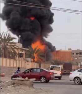 اخبار عدن – عاجل: نشوب حريق في مستودع تجاري بمديرية المنصورة بعدن