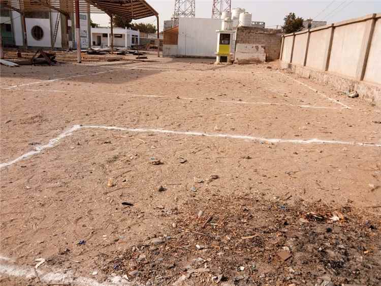 مدير عام خورمكسر يُسلم مواقع بناء فصول جديدة لمحو الأمية في العريش ومدرسة خالد بن الوليد