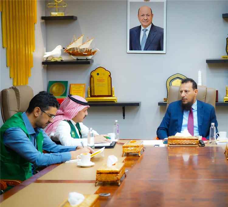 محافظ العاصمة عدن يبحث مع مدير البرنامج السعودي لتنمية وإعمار اليمن سير عدد من المشاريع التنموية والخدمية