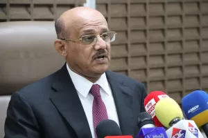 إصراراً على الاستقالة محافظ مركزي عدن يخلي سكنه في البنك – تقرير اليمن اليوم كامل