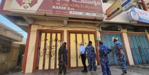 تقرير اليمن اليوم – حملات مكثفة لإغلاق محلات الصرافة المخالفة في عدن وحضرموت