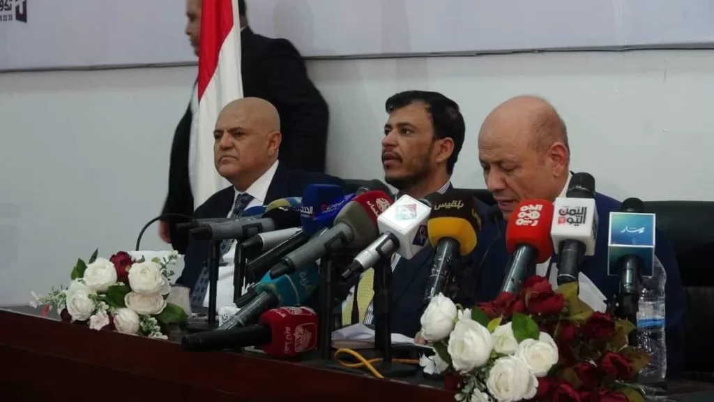 زيارة رئيس مجلس القيادة الى تعز برفقة الصبيحي وأعضاء المجلس