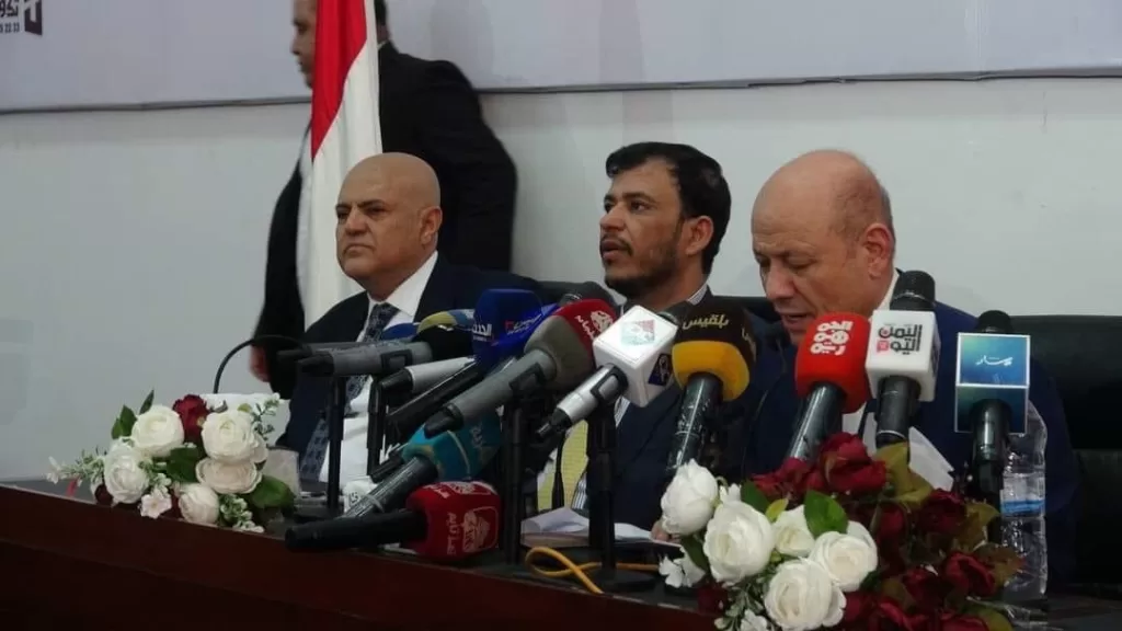 زيارة رئيس مجلس القيادة الى تعز برفقة الصبيحي وأعضاء المجلس