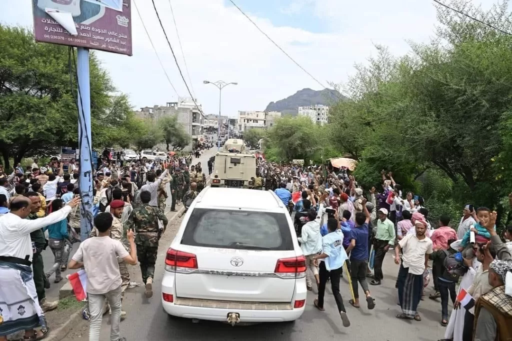 زيارة رئيس مجلس القيادة الى تعز برفقة الصبيحي وأعضاء المجلس