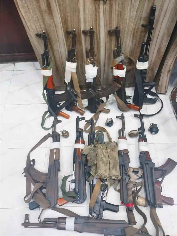 أمن العاصمة عدن يضبط 11 مخالفا ويصادر أسلحتهم الشخصية خلال ملاحقة مطلقي النار في الأعراس