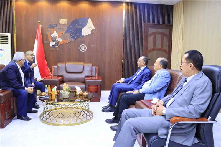 اخبار عدن – وزيرا الصناعة والتجارة والرعاية الطبية والسكان يناقشان تعزيز التنسيق بشأن أسعار الأدوية