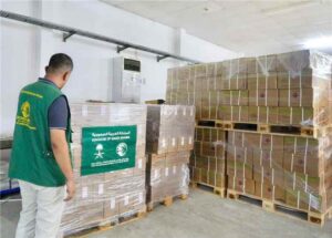 اخبار عدن – وصول (6) شاحنات إنسانية إلى محافظة عدن مقدمة من مركز الملك سلمان للإغاثة