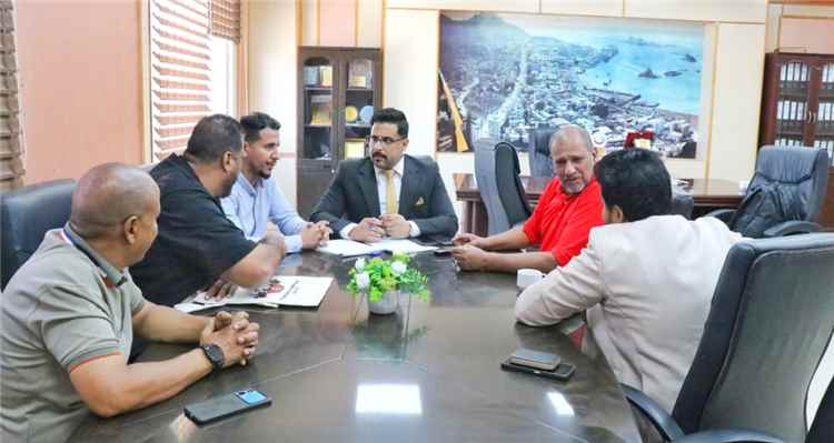 وكيل عدن يلتقي بعثة المنتخب الوطني للقوة ومصارعة الذراعين قبيل مشاركتها في بطولة العالم لمصارعة الذراعين في جمهورية الهند