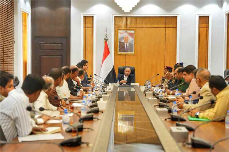 عضو مجلس القيادة محافظ حضرموت يرأس اجتماعًا موسعًا لرفع الجاهزية لمواجهة تداعيات المنخفض الجوي