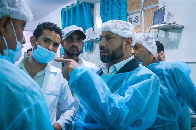محافظ الضالع يفتتح قسم العناية المركزة بمستشفى النصر العام