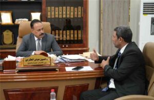 اخبار وردت الآن – وزير الأشغال يناقش مع مدير فرع مؤسسة الطرق بشبوة سير العمل ومشروع صيانة