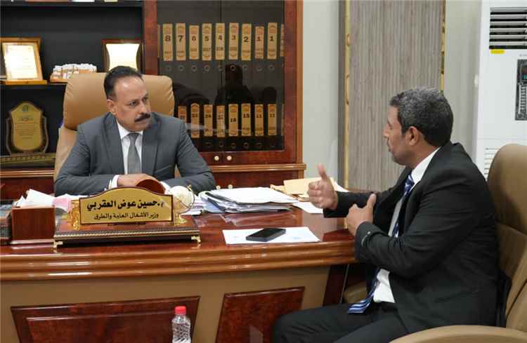اخبار وردت الآن – وزير الأشغال يناقش مع مدير فرع مؤسسة الطرق بشبوة سير العمل ومشروع صيانة