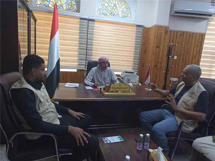 وكيل حضرموت يطّلع على الترتيبات لتنفيذ مشروع للكشف المبكر عن أمراض العيون لدى الأطفال